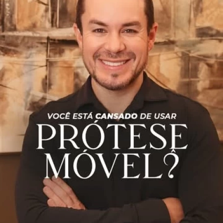 Está cansado de usar prótese móvel?  A reabilitação com implantes protocolo é uma solução fixa, segura e totalmente planejada, que devolve função, conforto e autoestima.  🦷 Em muitos casos, é possível recuperar o sorriso em até 30 dias!  Venha fazer uma avaliação aqui na clínica! 📲  ✅ Clique no link da bio!
